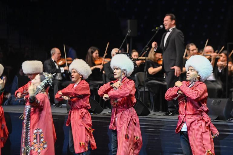 Ersoy: Farklı coğrafyalardan yükselen sesler, cumhuriyetimizin coşkusunda birleşti