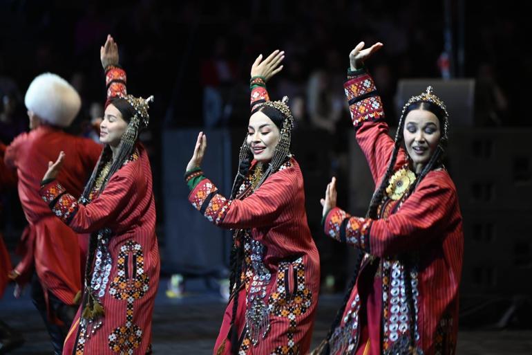 Ersoy: Farklı coğrafyalardan yükselen sesler, cumhuriyetimizin coşkusunda birleşti