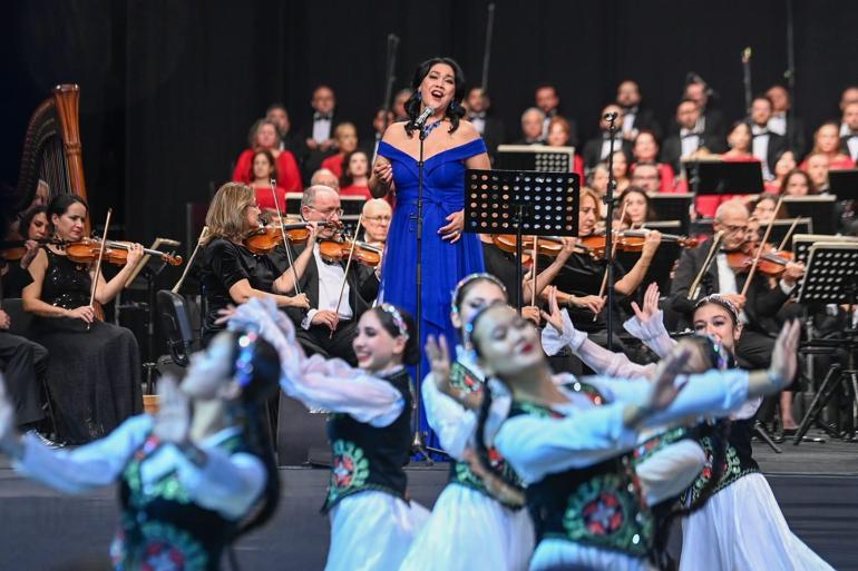 Ersoy: Farklı coğrafyalardan yükselen sesler, cumhuriyetimizin coşkusunda birleşti