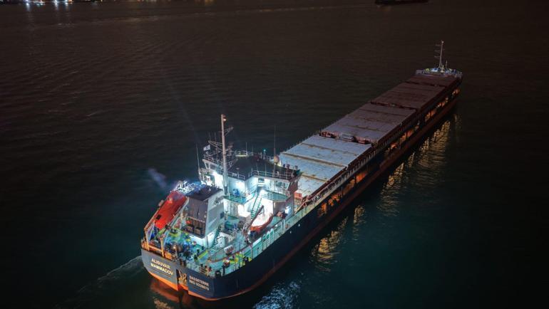 İstanbul Boğazında makine arıza yapan gemi nedeniyle boğaz trafiği askıya alındı