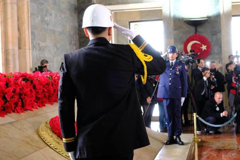 Devlet erkanı Anıtkabiri ziyaret etti