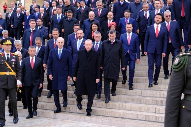 Devlet erkanı Anıtkabiri ziyaret etti