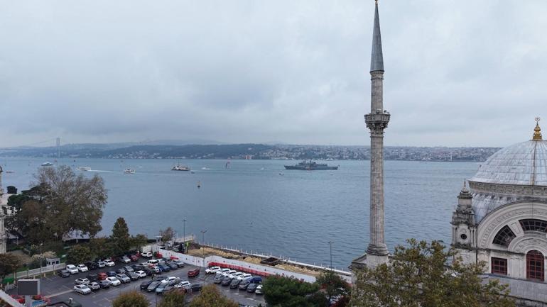 Dolmabahçe açıklarına demirleyen TCG Kemalreis havadan görüntülendi