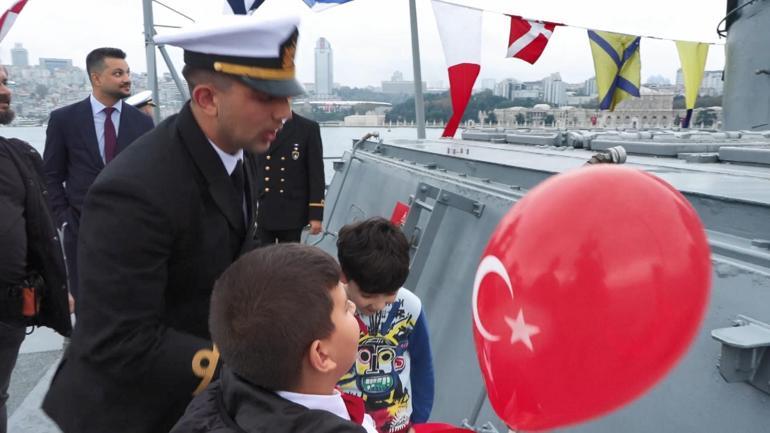 Dolmabahçe açıklarında demirleyen TCG Kemalreis ziyarete açıldı; fırkateyn havadan görüntülendi