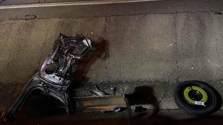 Çanakkale’de otomobil aydınlatma direğine çarptı: 2 ölü