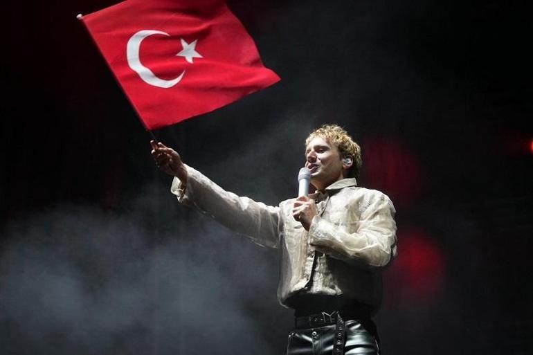 Tuzla’da Cumhuriyet’in 103’üncü yılı Edis konseriyle kutlandı