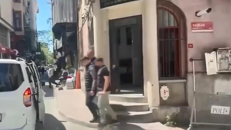 Beyoğlu’nda eşinin babasının evini bastı; kayınpederine saldırdı, havaya ateş açtı
