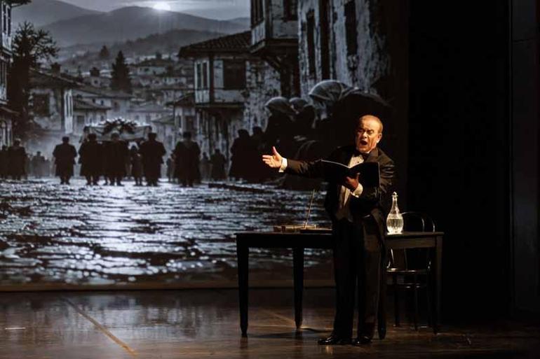 İstanbulda Atatürk ve Sanat gösterisi Cumhuriyet Bayramında sahnelendi