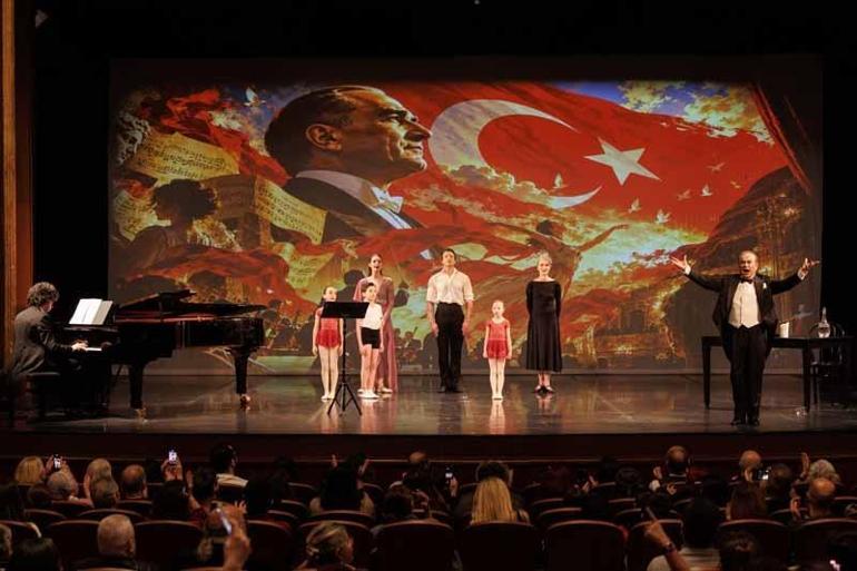 İstanbulda Atatürk ve Sanat gösterisi Cumhuriyet Bayramında sahnelendi