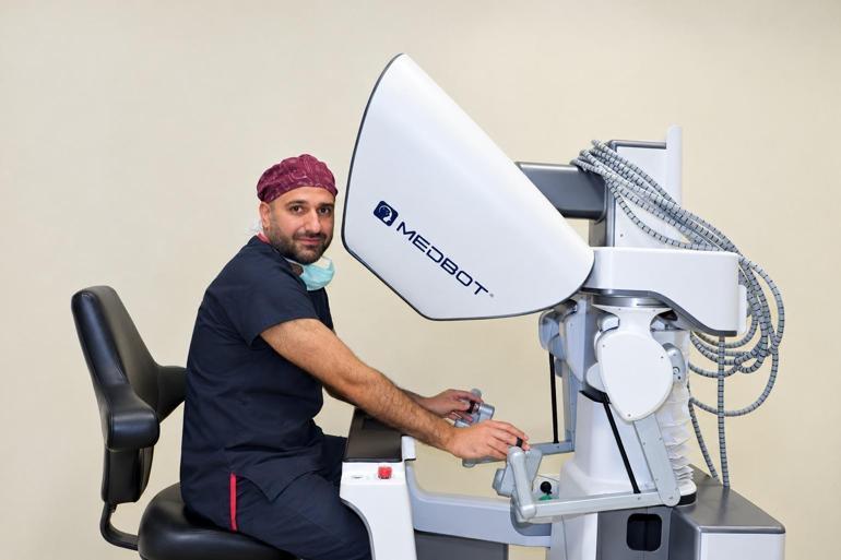 12 yıldır kasık ve karın ağrısı çeken hasta robotik cerrahiyle sağlığına kavuştu