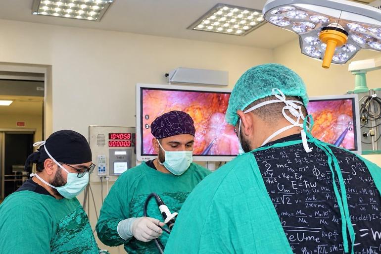 12 yıldır kasık ve karın ağrısı çeken hasta robotik cerrahiyle sağlığına kavuştu