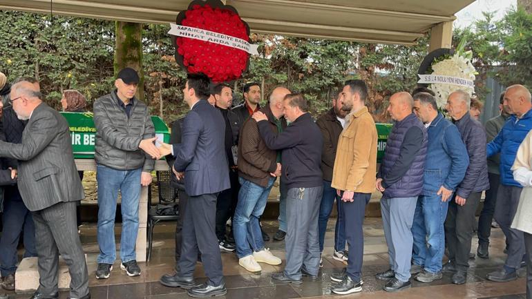 Peribacasından kopan kayaların altında kalan çift toprağa verildi