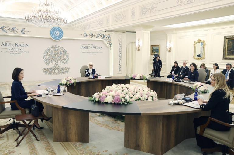 Emine Erdoğan, lider eşleriyle bir araya geldi