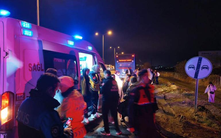 Edirnede tur otobüsü, TIRa çarptı: 10 yaralı