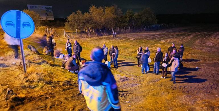 Edirnede tur otobüsü, TIRa çarptı: 10 yaralı