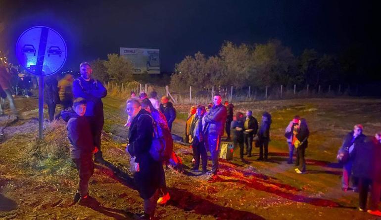 Edirnede tur otobüsü, TIRa çarptı: 10 yaralı