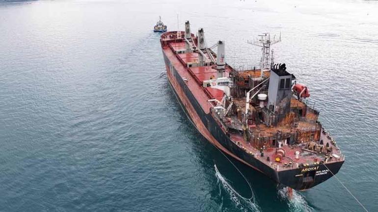 Rusyada İHA saldırısına uğrayan yük gemisi İstanbul Boğazından geçti