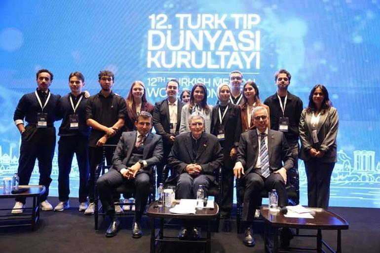 Sağlık Bakanı Memişoğlu 12nci Türk Tıp Dünyası Kurultayında gençlerle buluştu