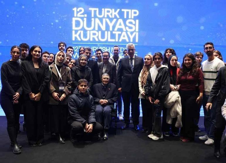 Sağlık Bakanı Memişoğlu 12nci Türk Tıp Dünyası Kurultayında gençlerle buluştu