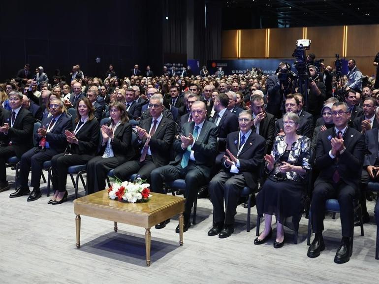 Cumhurbaşkanı Erdoğan: Sağlıkta zirveye oynamayı sürdüreceğiz
