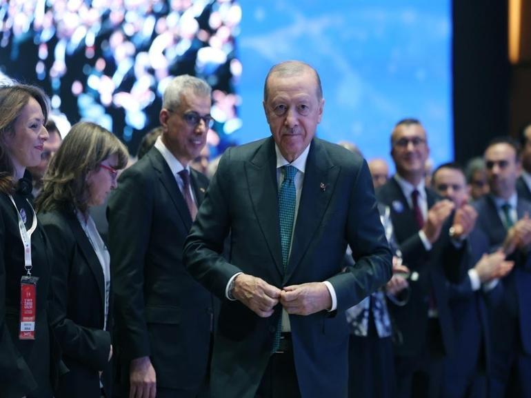 Cumhurbaşkanı Erdoğan: Sağlıkta zirveye oynamayı sürdüreceğiz