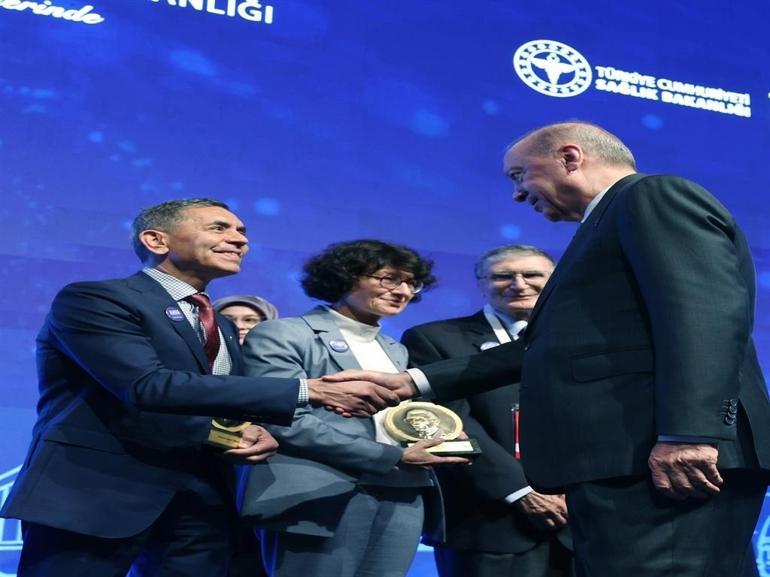 Cumhurbaşkanı Erdoğan: Sağlıkta zirveye oynamayı sürdüreceğiz