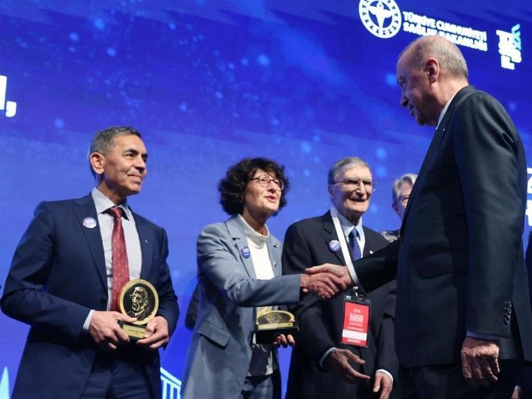 Cumhurbaşkanı Erdoğan: Sağlıkta zirveye oynamayı sürdüreceğiz