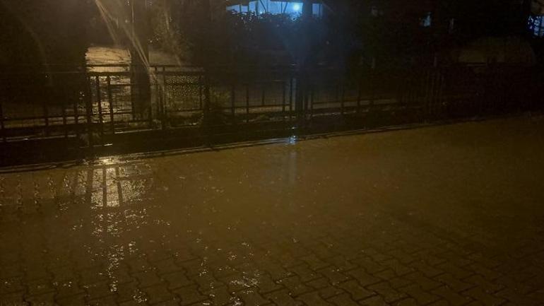 Marmaris’te sağanak etkili oldu