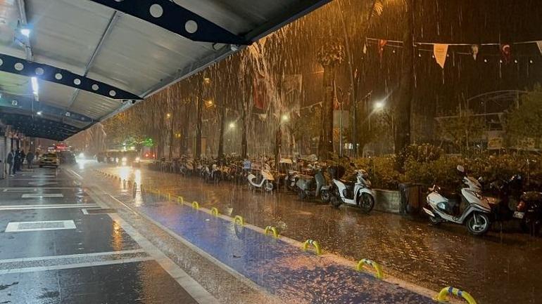 Marmaris’te sağanak etkili oldu