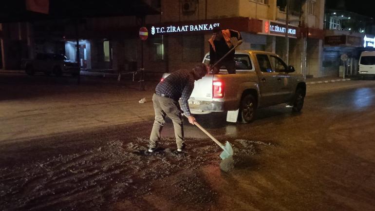 TIR’dan yola dökülen yağ nedeniyle motosiklet devrildi