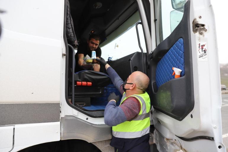 Orduda belediyeden sürücü ve yolculara yolda iftar yemeği