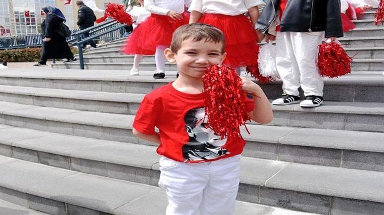 Servis altında kalarak ölen Metehanın annesi: Bilirkişi raporunda hostes yok bizi suçluyorlar