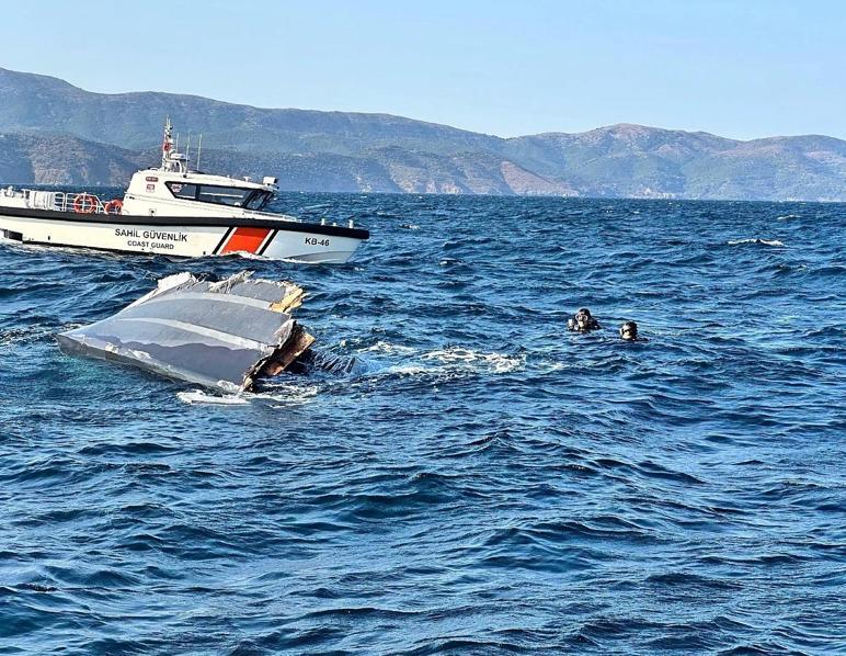 Yalovadan Bozcaadaya gitmek için açıldığı teknesi parçalanmış halde bulunan iş insanı aranıyor