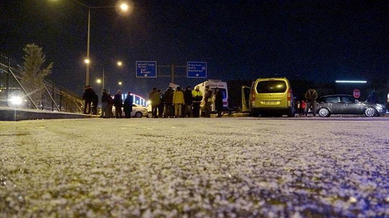 Erzurumda buzlanma; 30 araç birbirine girdi, 13 kişi yaralandı