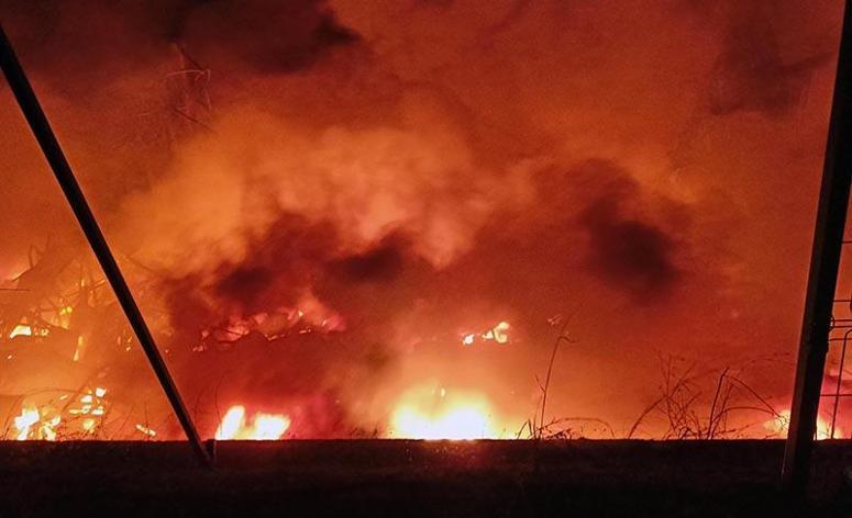 Lojistik firmasının deposunda yangın kontrol altında