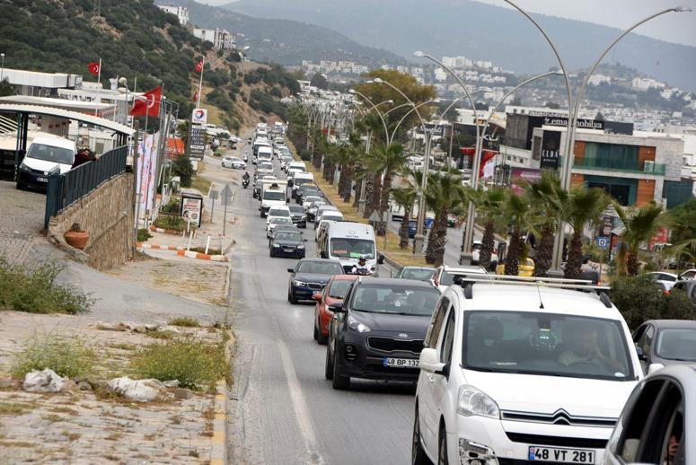 Bodrumda bayram hareketliliği başladı; trafikte yoğunluk yaşandı