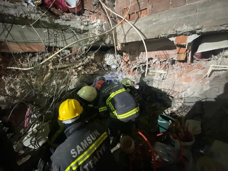 Elbistanda 3 kişilik aile, 72 saat sonra enkazdan kurtarıldı