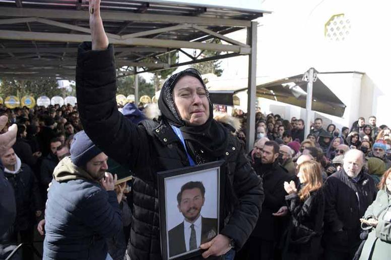 Enkazdan çıkaran ekiplere kalp selamı ile teşekkür etmişti; İstanbulda toprağa verildi