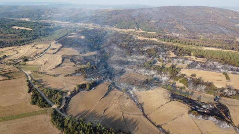 Çanakkalede orman yangını kontrol altında; yanan alanlar dronla görüntülendi