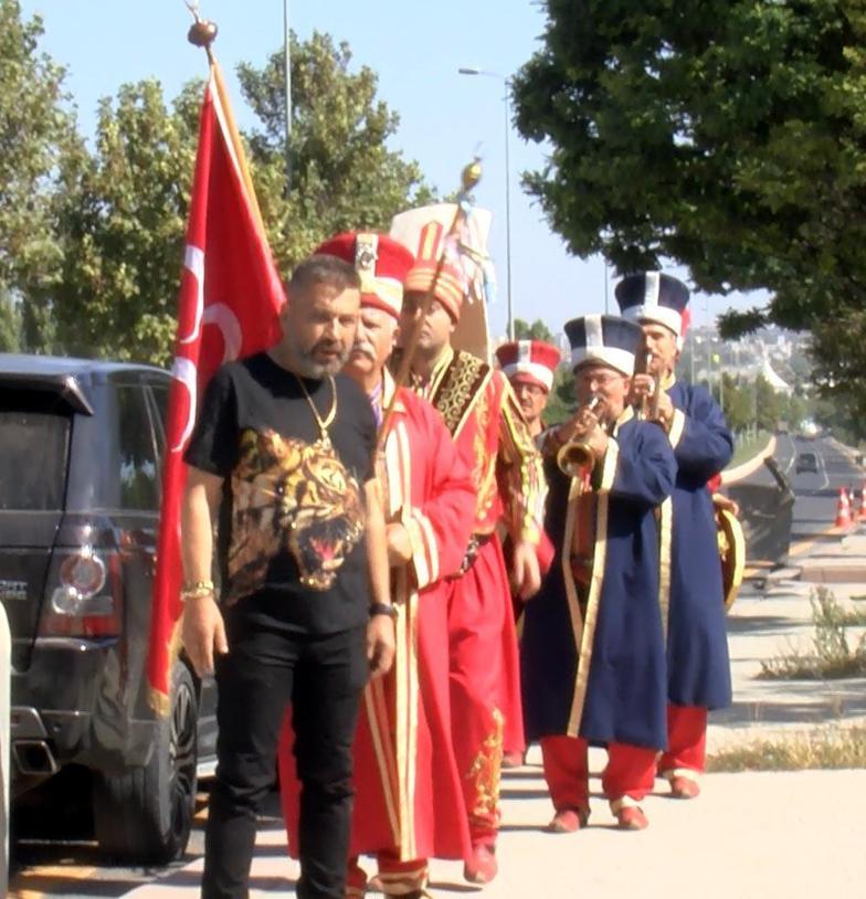 Mühürlenen hayvanat bahçesine mehterli açılış