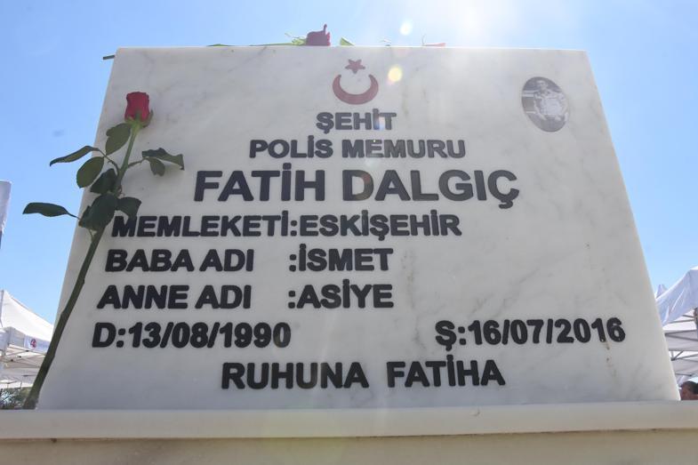 15 Temmuz şehidi polis Fatih Dalgıç, mezarı başında anıldı