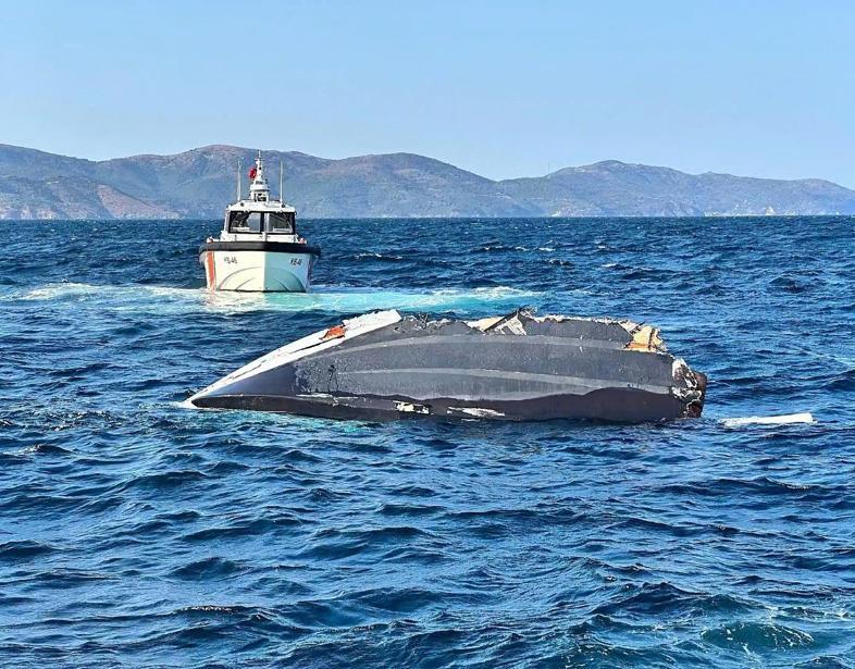Yalovadan Bozcaadaya gitmek için açıldığı teknesi parçalanmış halde bulunan iş insanı aranıyor