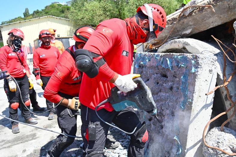 Beşiktaş Belediyesi, olası İstanbul depremine karşı tatbikat gerçekleştirdi