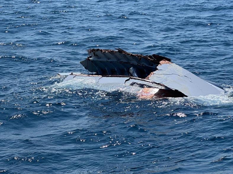Yalovadan Bozcaadaya gitmek için açıldığı teknesi parçalanmış halde bulunan iş insanı aranıyor