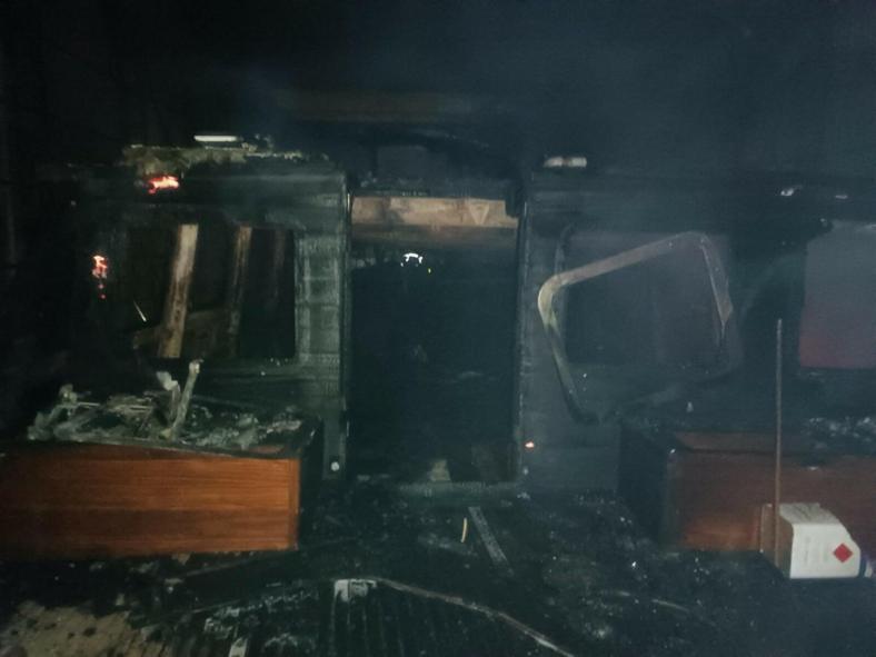 Bodrumda tersanedeki ahşap tekne alev alev yandı