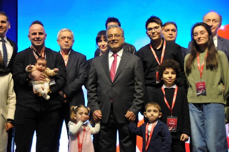 İstanbul - THY’nin TK-Aile adlı uçağı gökyüzüne 500’üncü logoyu çizdi