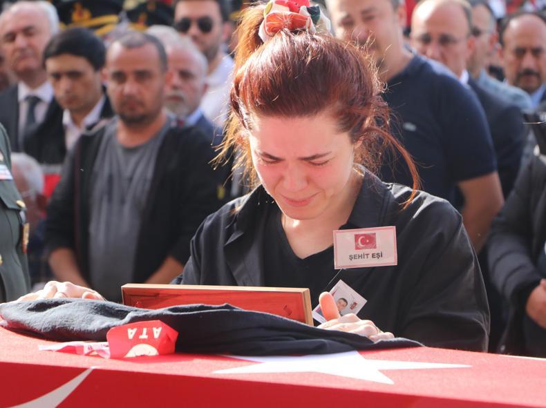 Şehit Teğmen Kerek, toprağa verildi