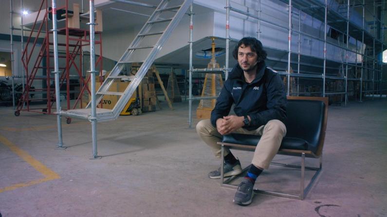 Yalovadan Bozcaadaya gitmek için açıldığı teknesi parçalanmış halde bulunan iş insanı aranıyor