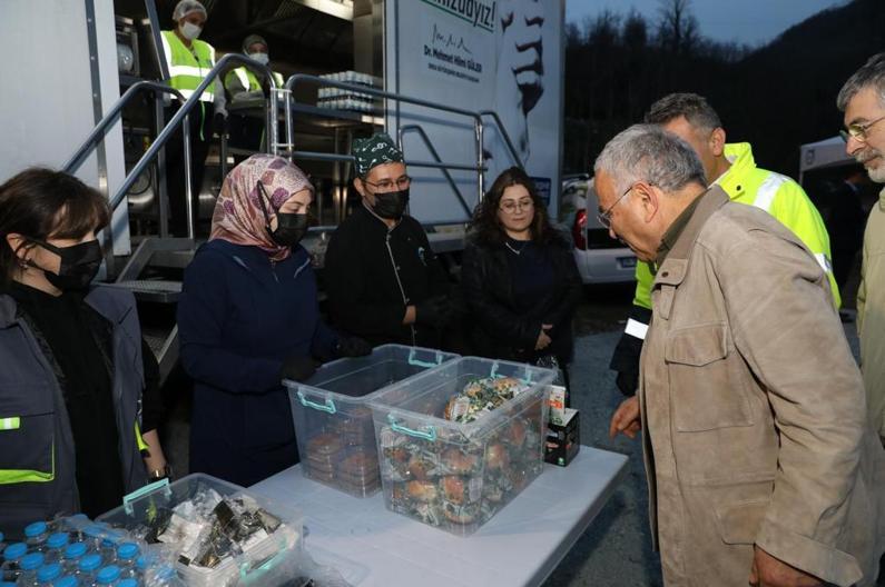 Orduda belediyeden sürücü ve yolculara yolda iftar yemeği