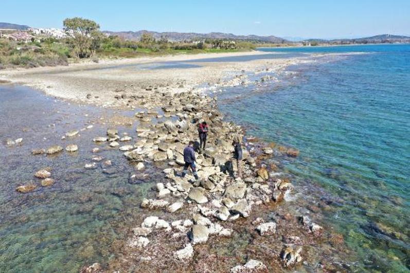 Datçada deniz çekilince görünen liman kalıntılarında belgeleme çalışmaları başladı